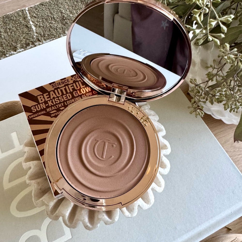 New in Box Charlotte Tilbury Beautiful Skin Sun-Kissed Glow Bronzer